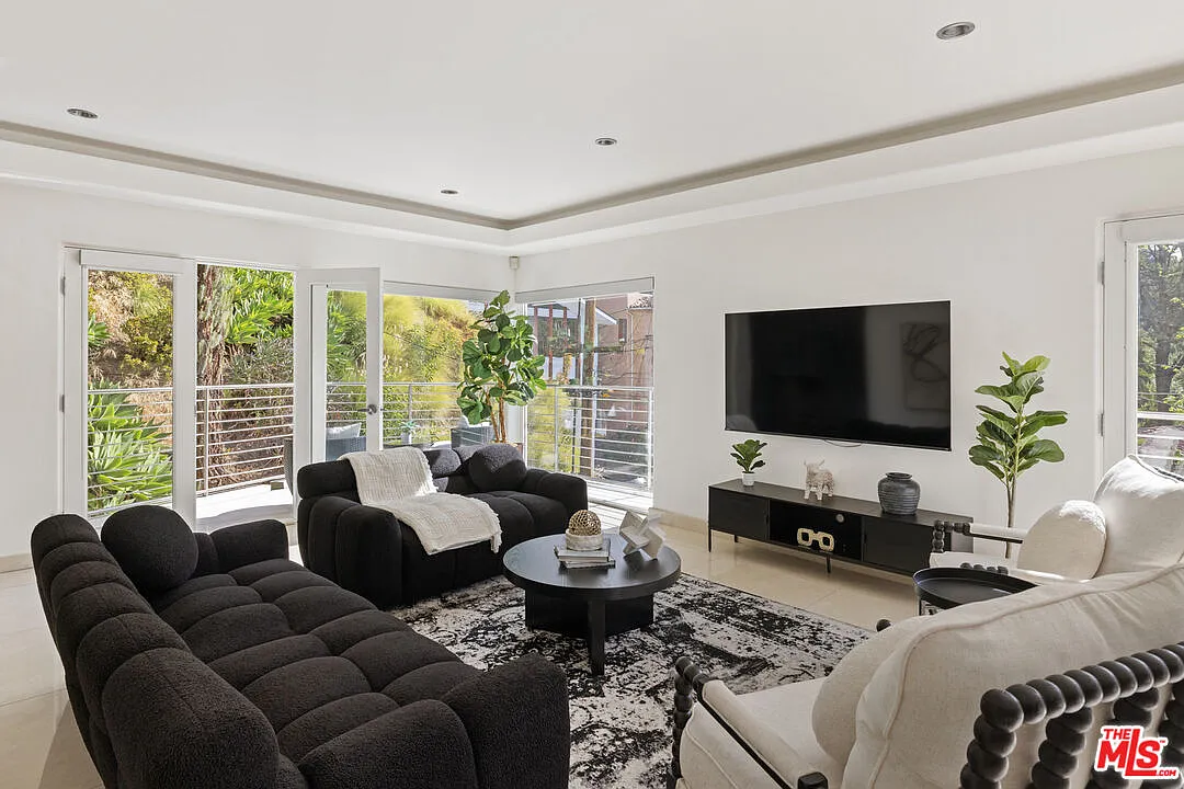 3111 Belden Dr — photo 2